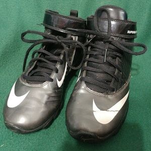 Nike youth football cleat athletic shoe 4.5Y